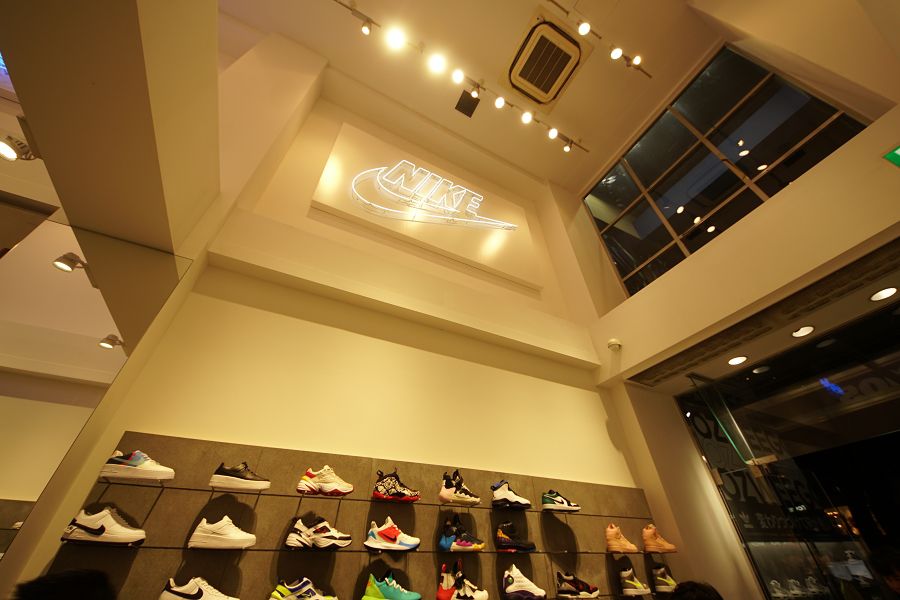 アトモス ブルー 表参道 atmos BLUE OMOTESANDO