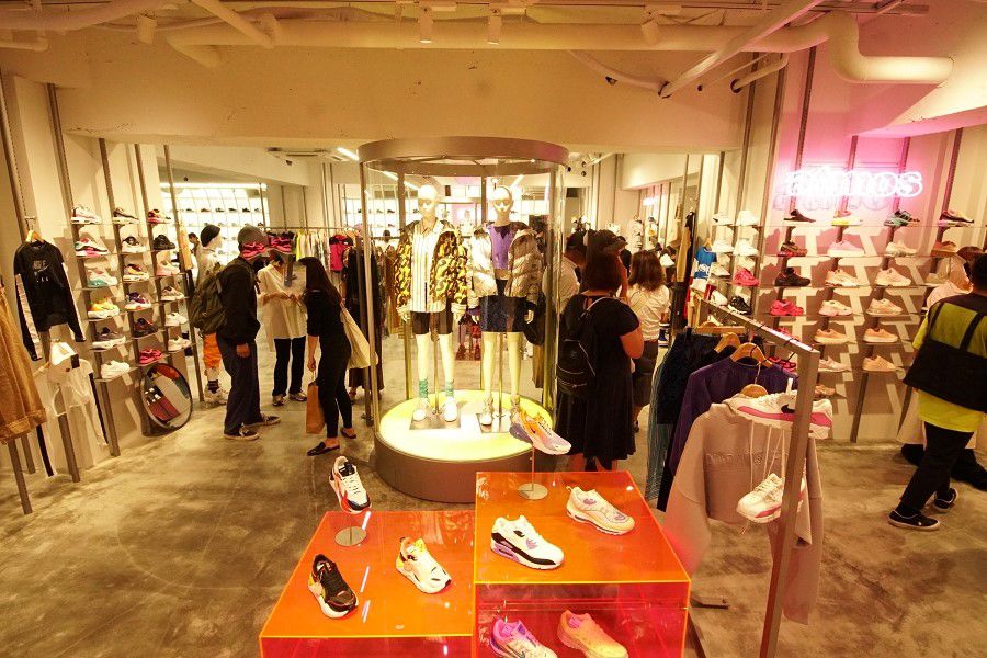 アトモスピンク フラッグシップ 原宿/明治通り (atmos pink flagship Harajuku) 店内