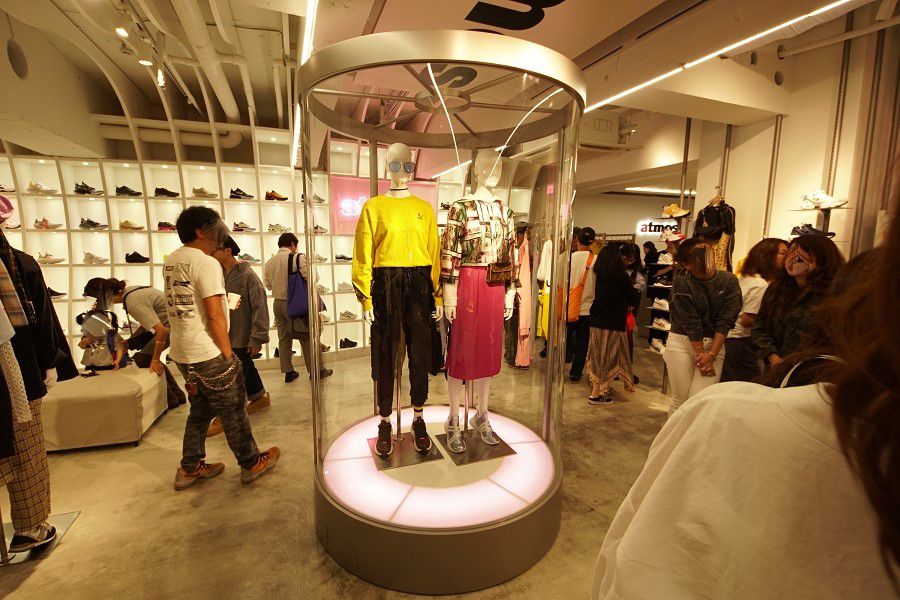 アトモスピンク フラッグシップ 原宿/明治通り (atmos pink flagship Harajuku) 店内
