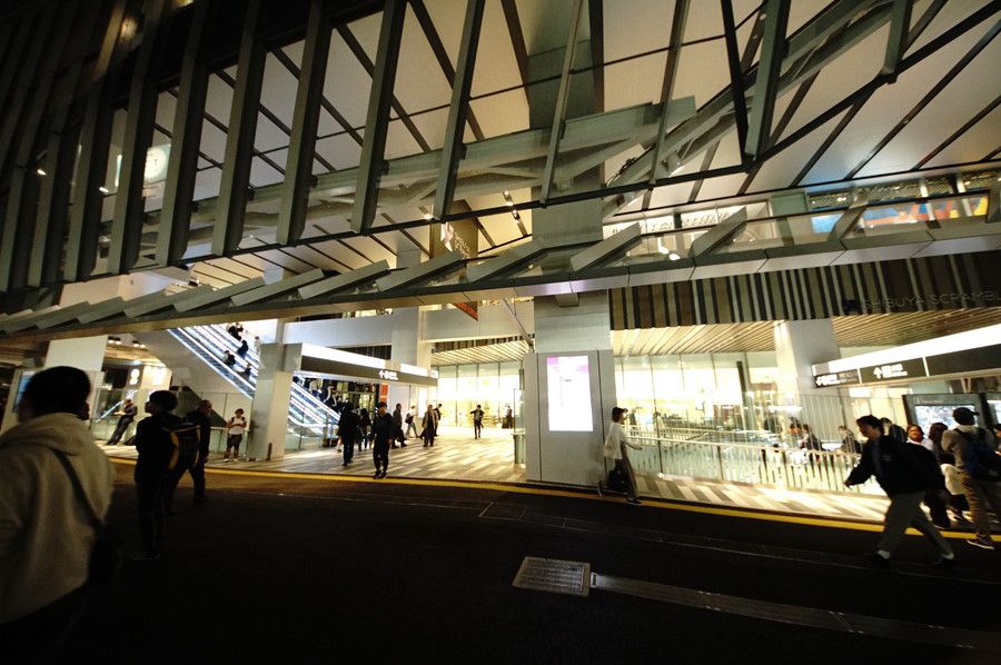 SHIBUYA SCRAMBLE(バイ シブヤ スクランブル)