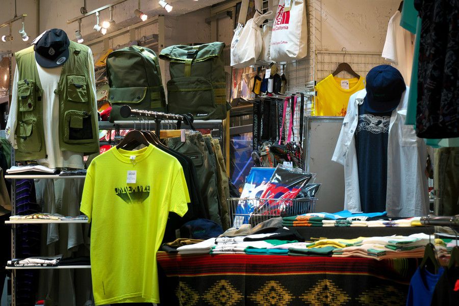 STORMY STORE SHIBUYA (ストーミーストア 渋谷) の店内 アパレル類
