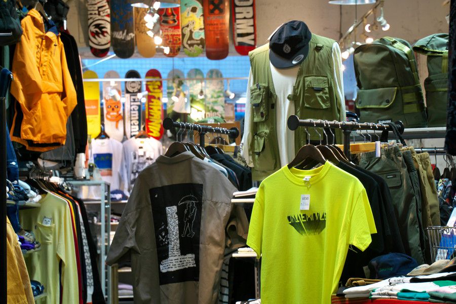 STORMY STORE SHIBUYA (ストーミーストア 渋谷) の店内 アパレル類