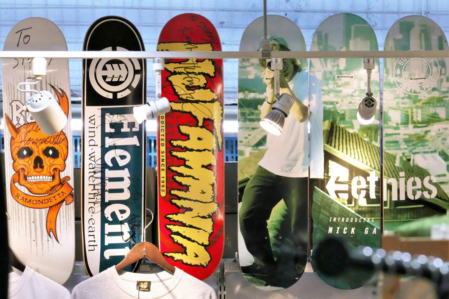 STORMY STORE SHIBUYA (ストーミーストア 渋谷) の店内 スケートボード