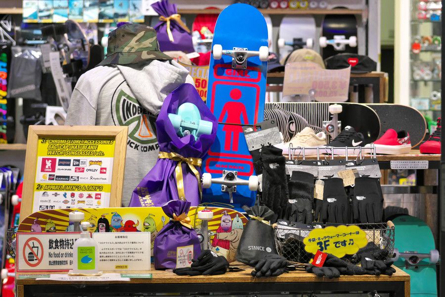 ムラサキスポーツ 原宿明治通り店の店内ディスプレイ