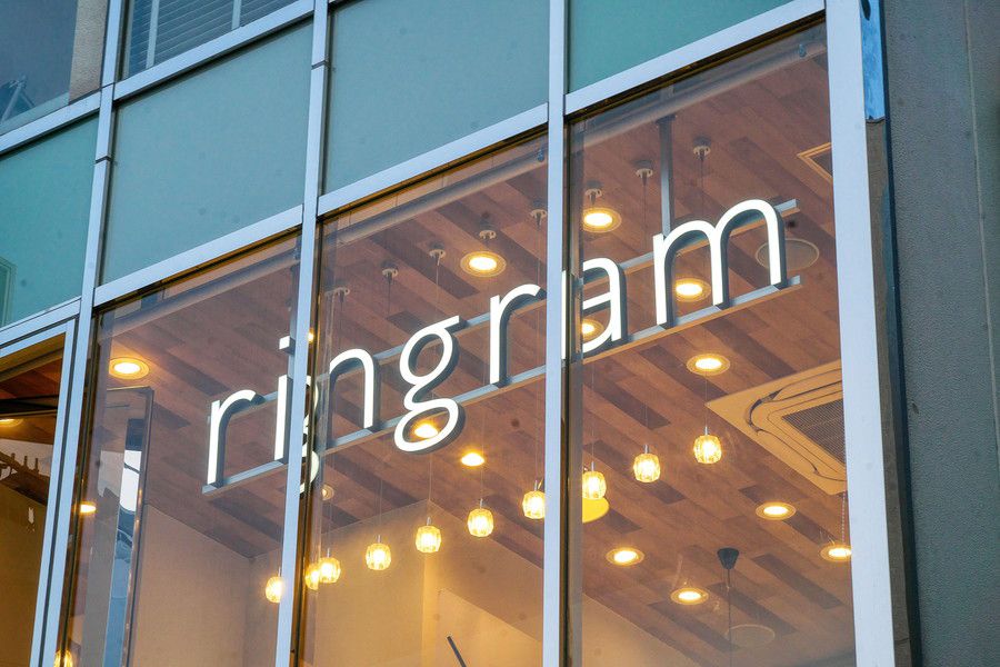 ringram 表参道店のネオン看板