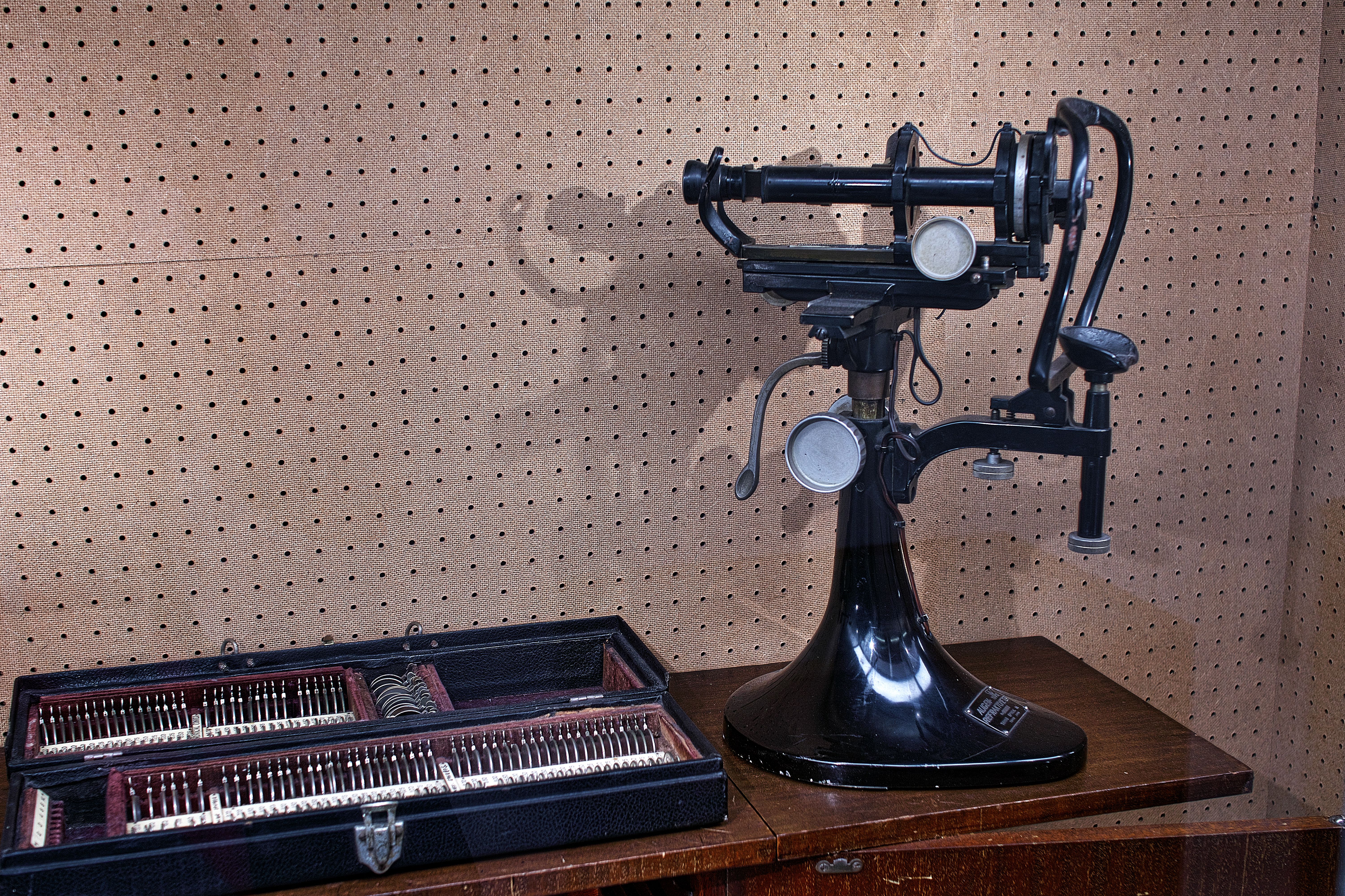 昔の検眼器 EYEVAN Tokyo Gallery(アイヴァン 東京ギャラリー)