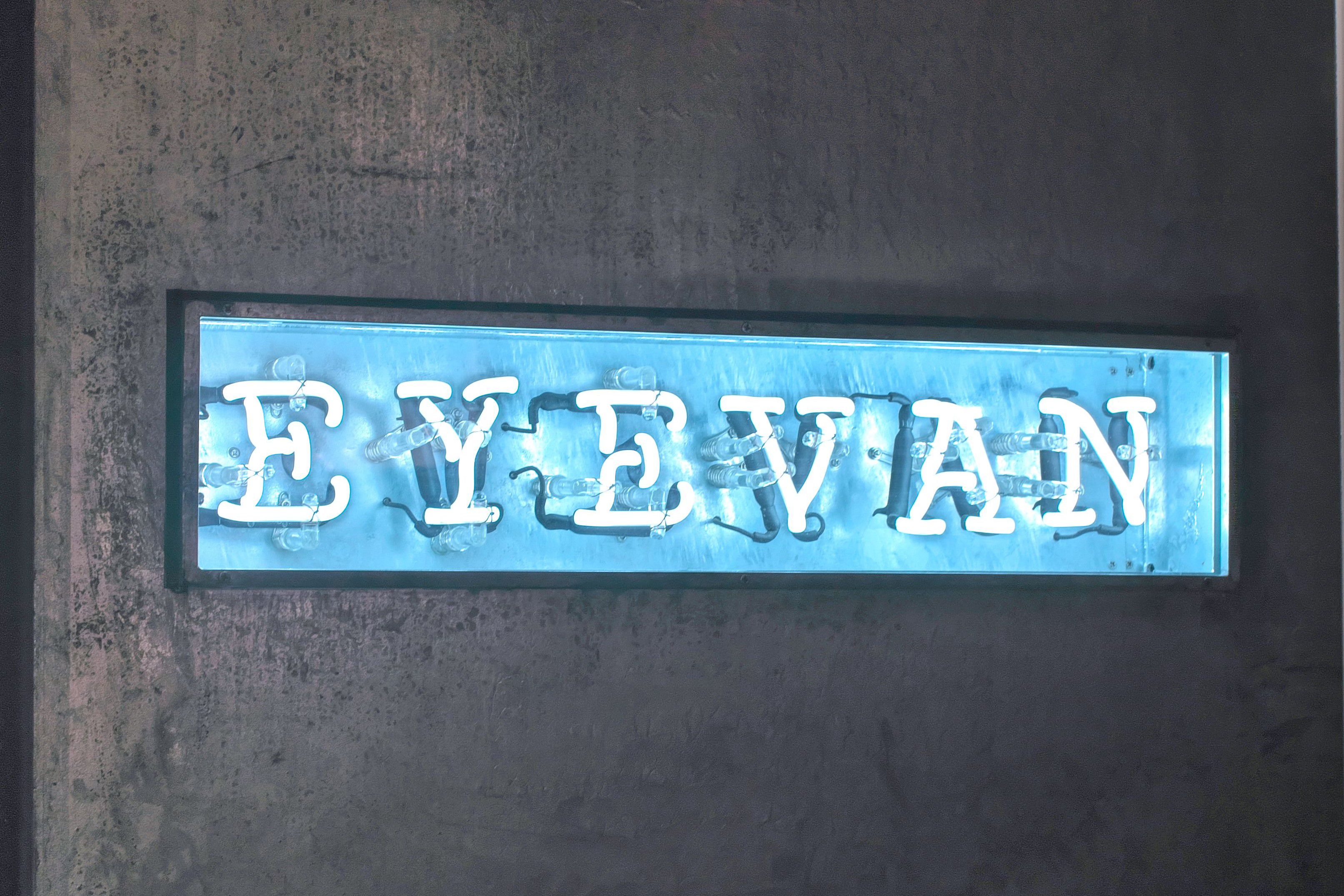 ネオン看板 EYEVAN Tokyo Gallery(アイヴァン 東京ギャラリー)