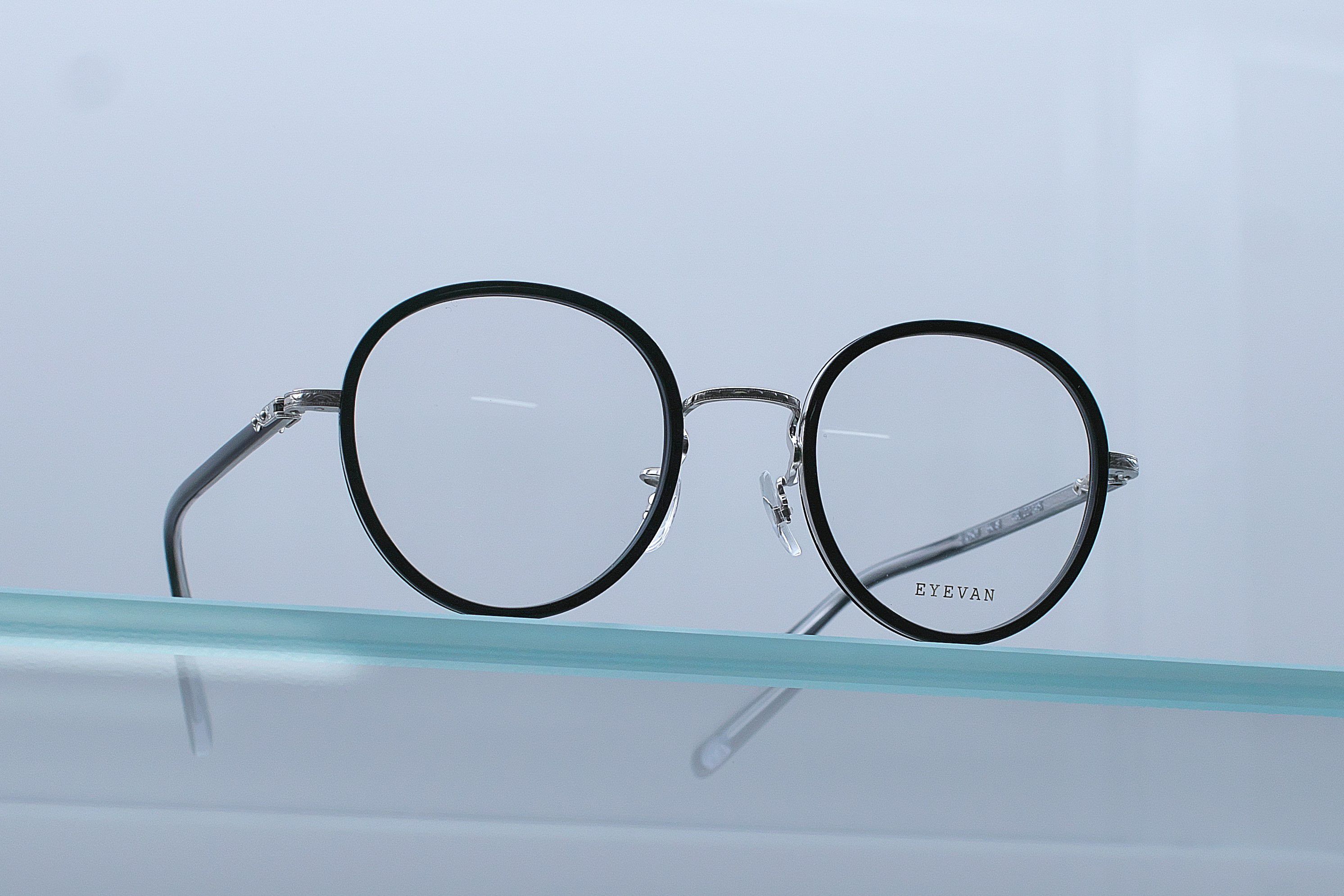 ショーケース内の眼鏡 EYEVAN Tokyo Gallery(アイヴァン 東京ギャラリー)