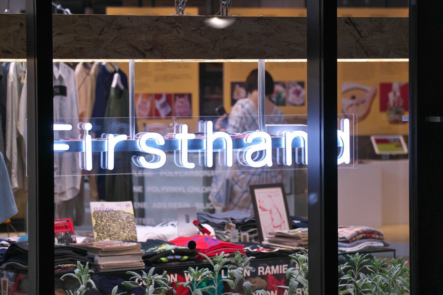Firsthand(ファーストハンド) ミヤシタパーク のネオン看板