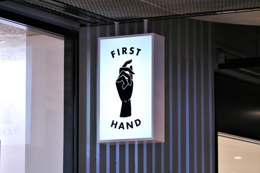 Firsthand(ファーストハンド) ミヤシタパーク の看板
