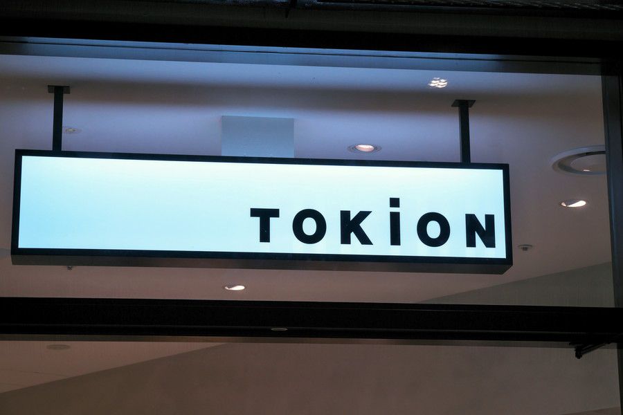 TOKiON the STOREのエントランスの看板
