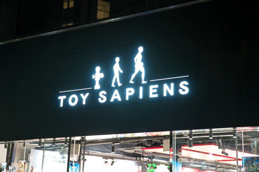 TOY SAPIENCE(トイサピエンス)東京の看板