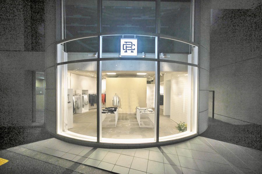 Reigning Champ(レイニングチャンプ) 原宿のショーウィンドウ