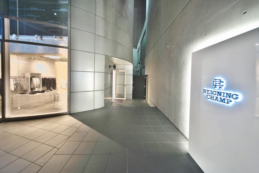 Reigning Champ(レイニングチャンプ) 原宿のエントランス