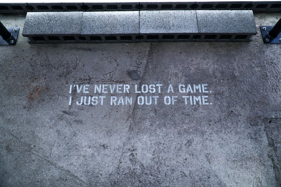 TOKYO23 原宿 プロペラ通り 床にペイントされたメッセージ