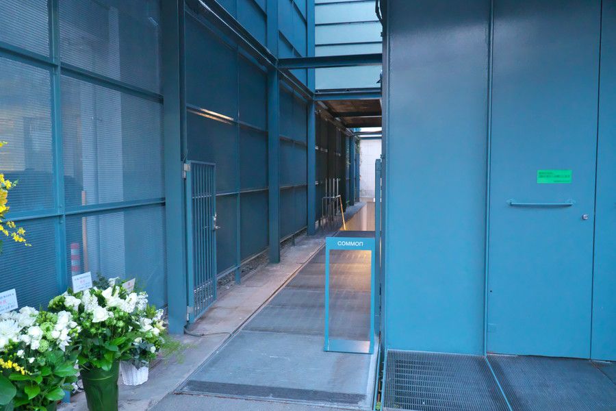 Gallery COMMON(ギャラリーコモン) の入り口通路