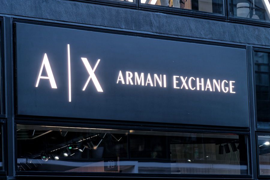 ARMANI EXCHANGE 原宿店の看板