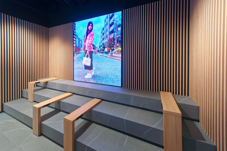 店内のカフェ 休憩スペース 充電コンセント USBを完備