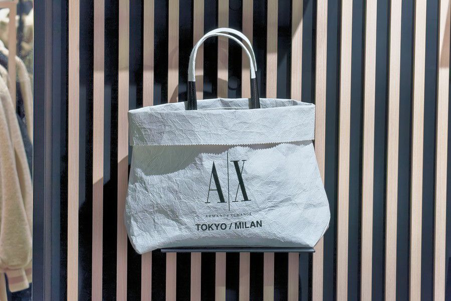 原宿店のオープン記念のバッグ アルマーニ エクスチェンジ 原宿 キャットストリート