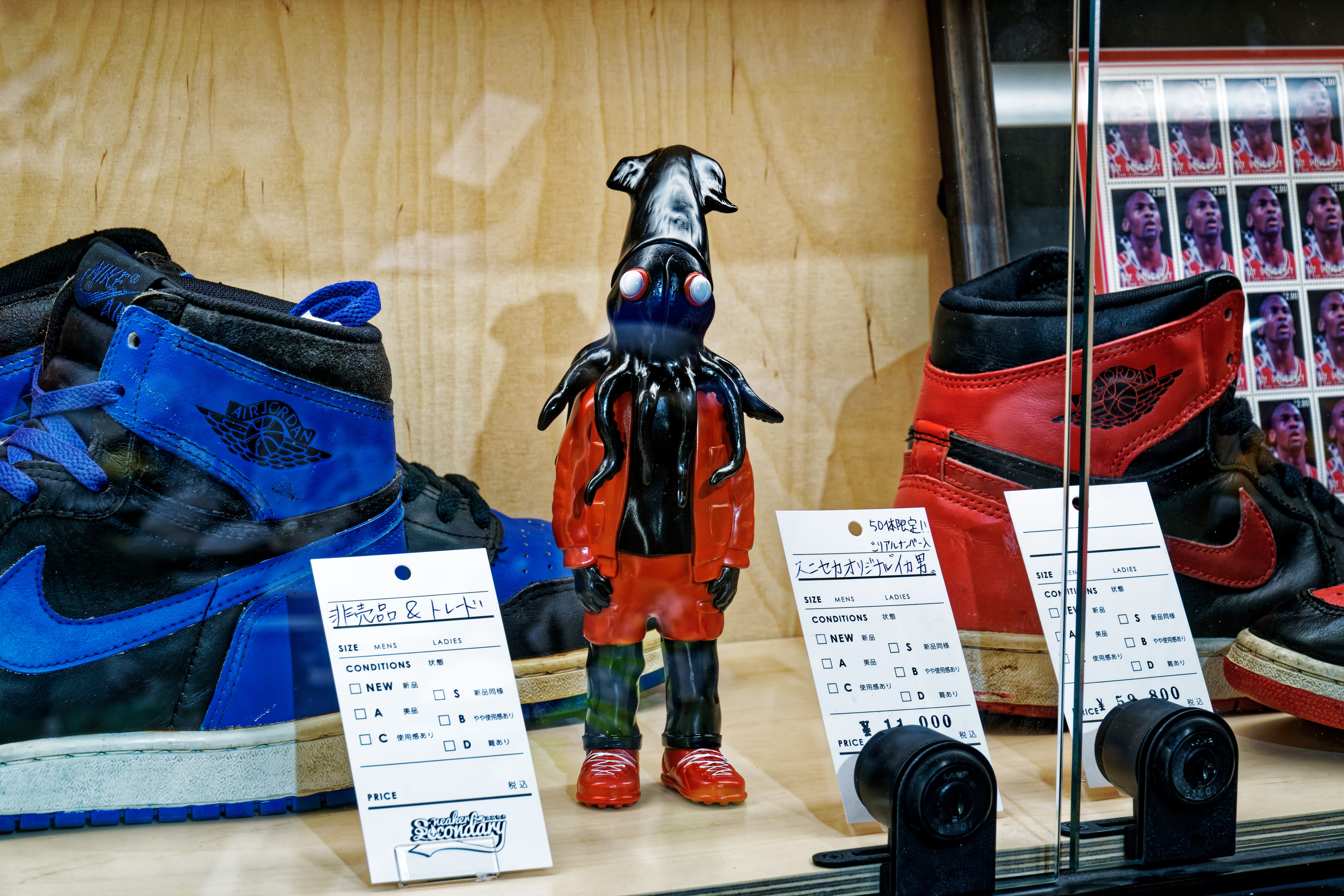 スニセカオリジナルのイカ男のフィギュア