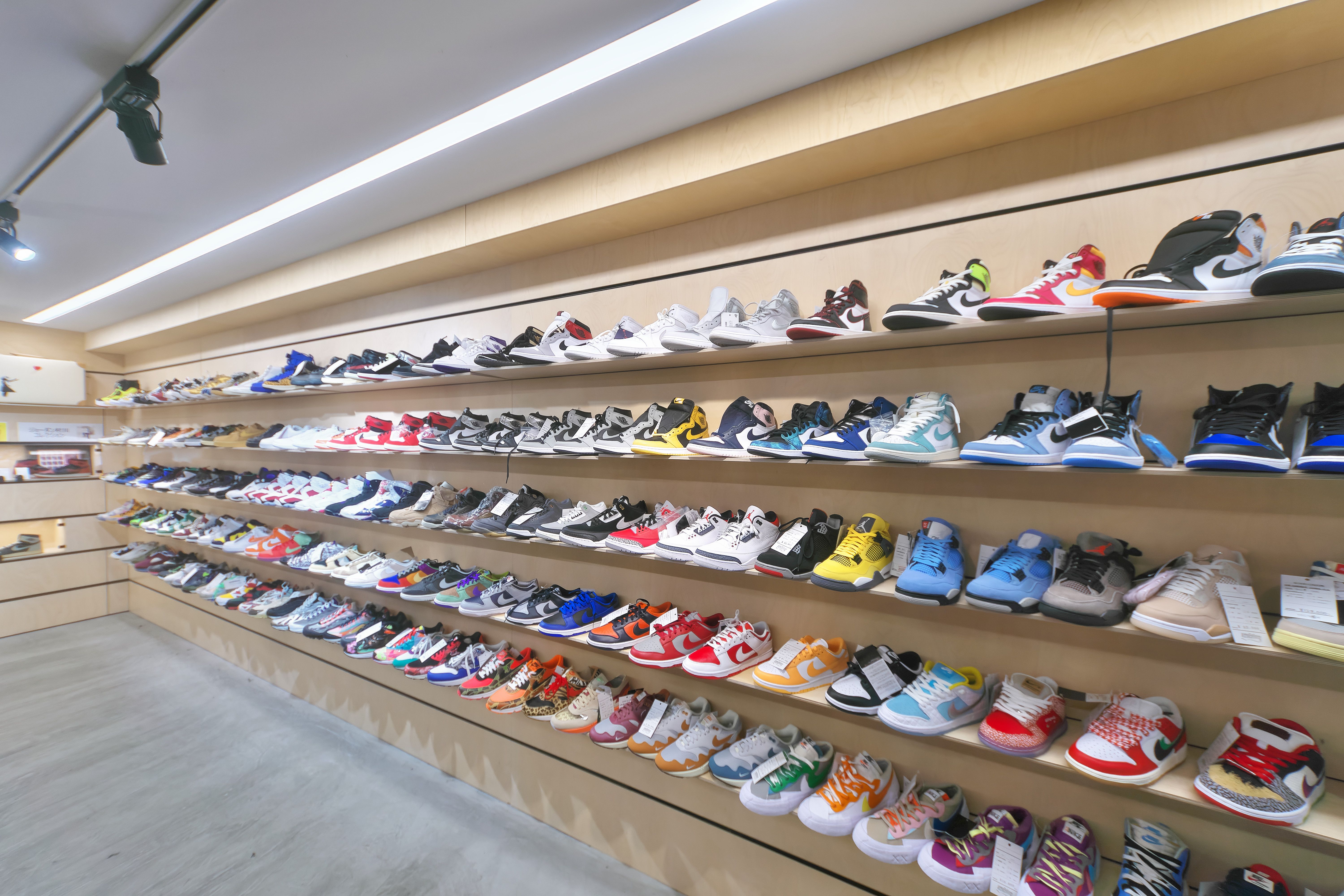 スニセカ 原宿店の店内の様子