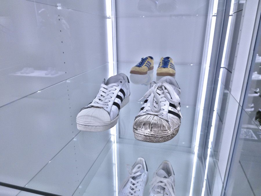 クリーニングされたスニーカー 洗浄前と洗浄後