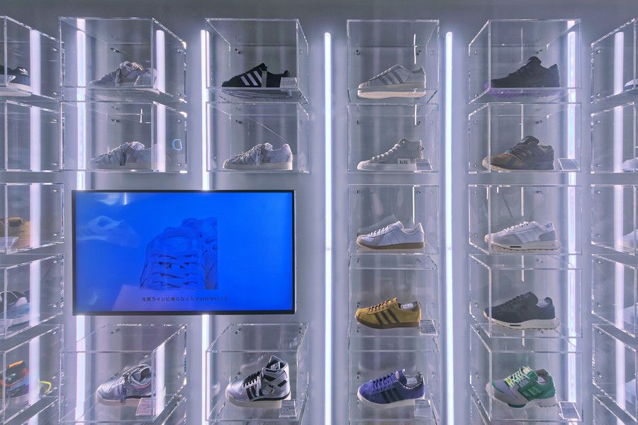 ATAD 原宿のスニーカーウォール