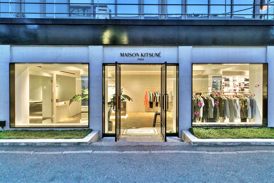 メゾン キツネ 青山のエントランス