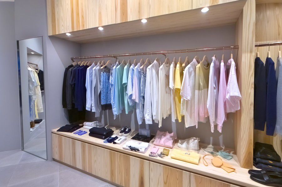 メゾン キツネ 渋谷 宮下パークのディスプレイ