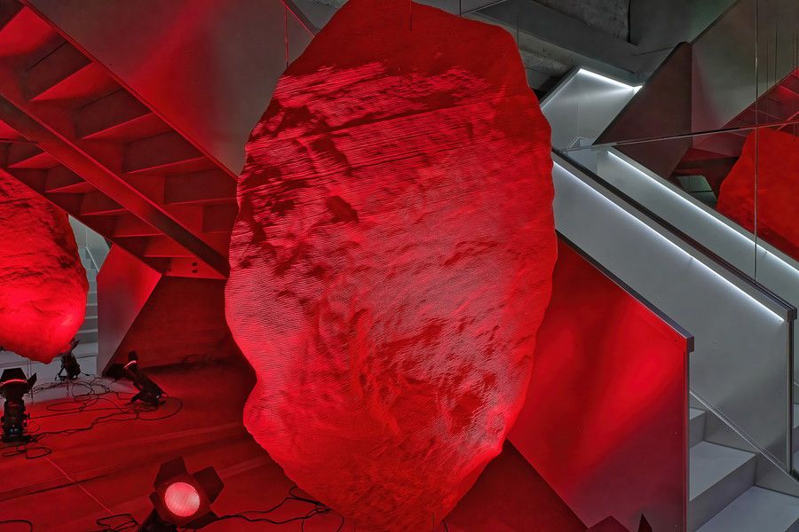 NYの直営店にも展示されるスイスアルプスの岩を3Dプリント出力したオブジェ