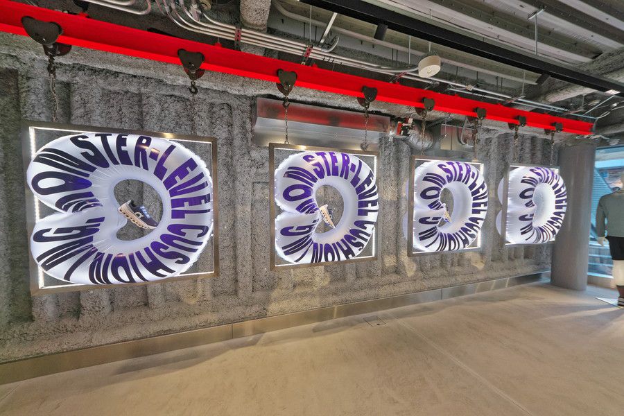 On(オン) 原宿 キャットストリートのディスプレイ