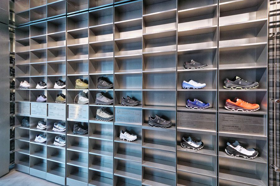 On(オン) 原宿 キャットストリート 2Fのスニーカーウォール