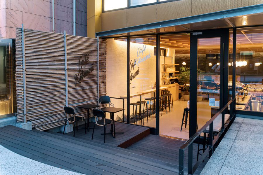 カフェ キツネ 青山のエントランス