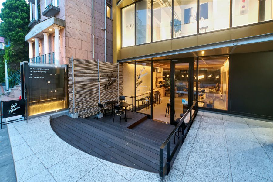 カフェ キツネ 青山の外観