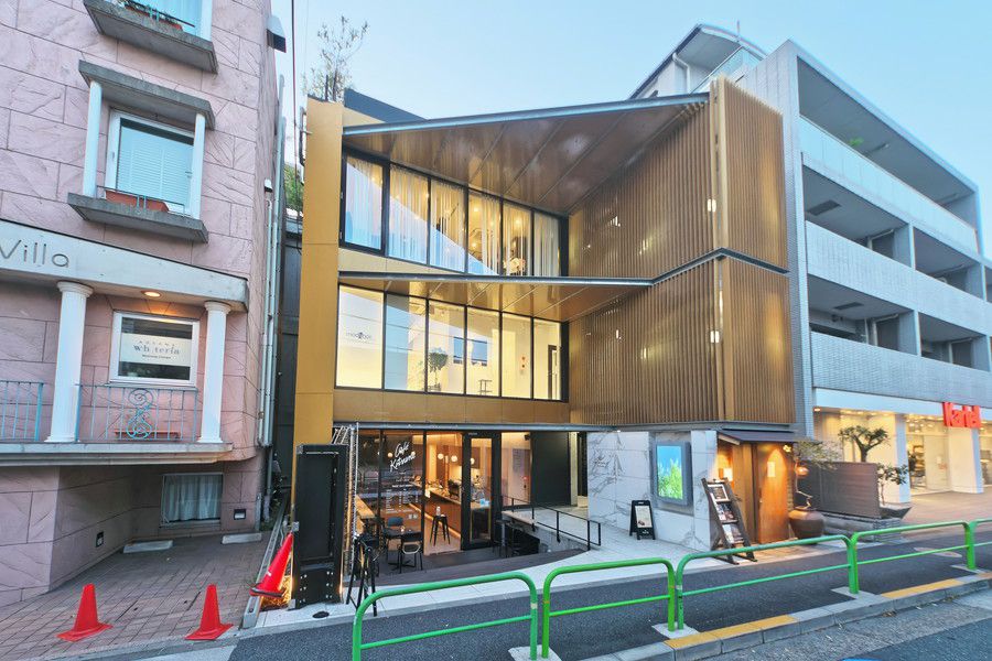 カフェ キツネ 青山の周辺の様子