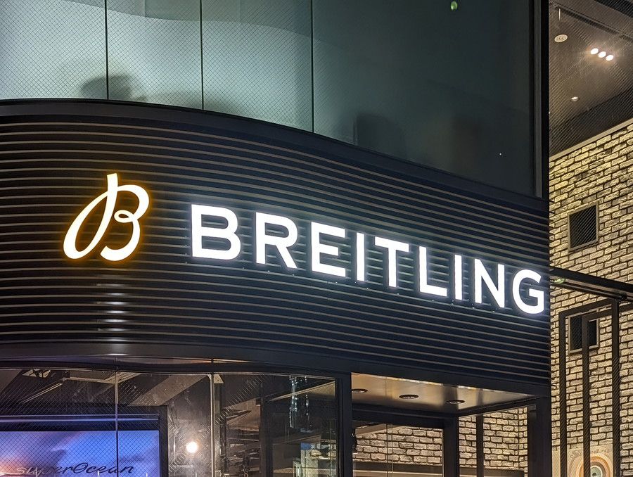 BREITLING(ブライトリング) 表参道の看板