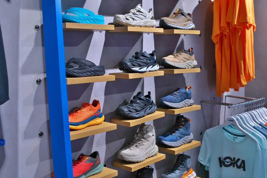 HOKA 丸の内 トレイル アウトドアシューズ