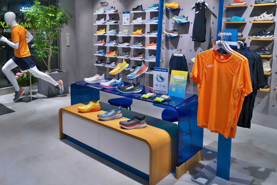 HOKA 丸の内のディスプレイ