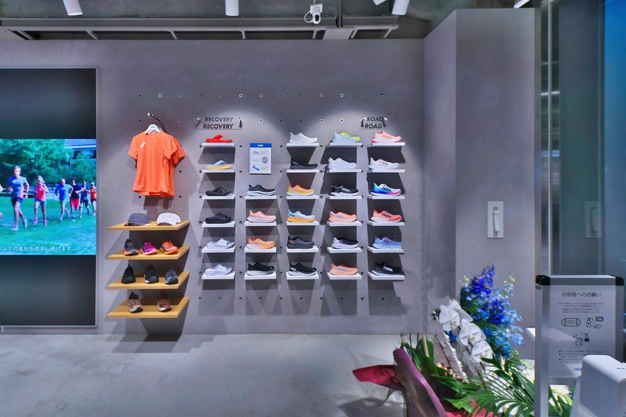 HOKA 丸の内 レディースアイテム