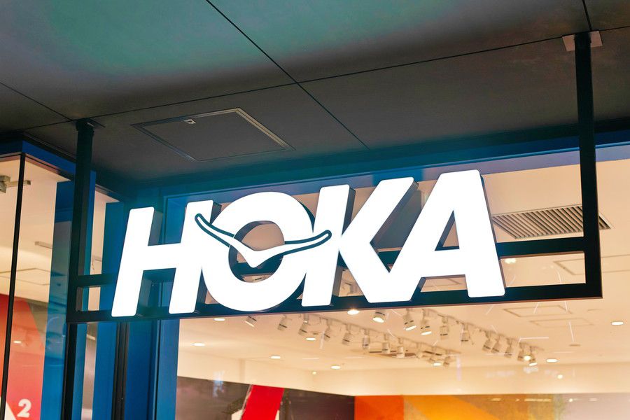 HOKA(ホカオネオネ) 渋谷 ミヤシタパークの看板