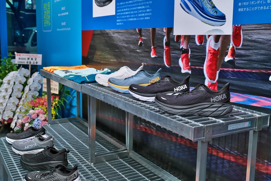 HOKA(ホカオネオネ) 渋谷 ミヤシタパークのロードランシューズ