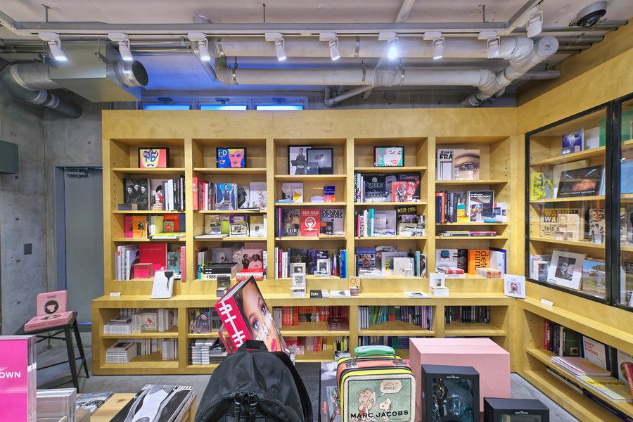 BOOKMARC(ブックマーク) 原宿の本棚