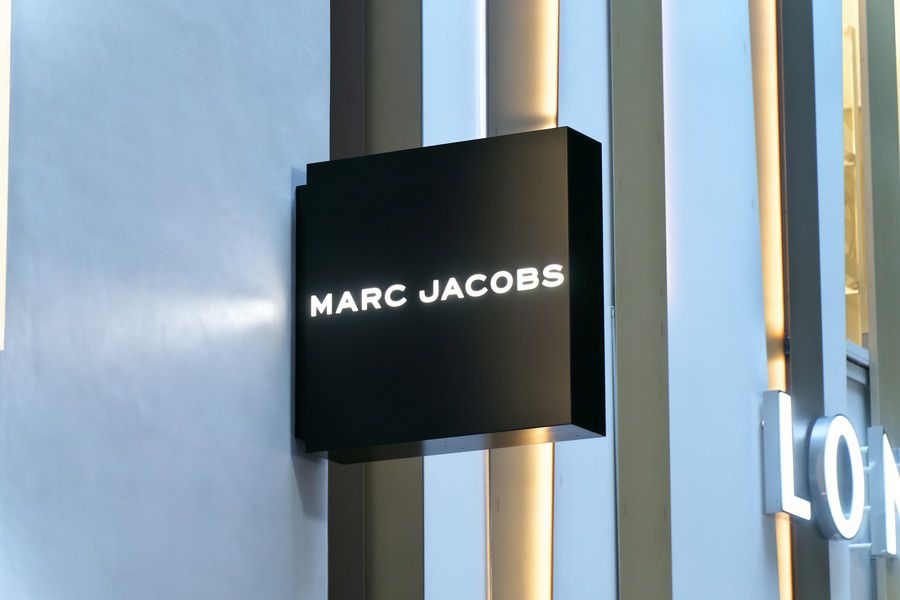 MARC JACOBS(マークジェイコブス) 表参道の看板