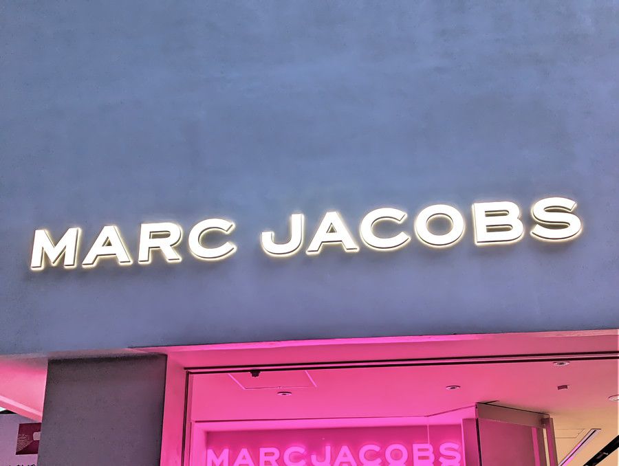 MARC JACOBS(マークジェイコブス) 表参道のネオン看板