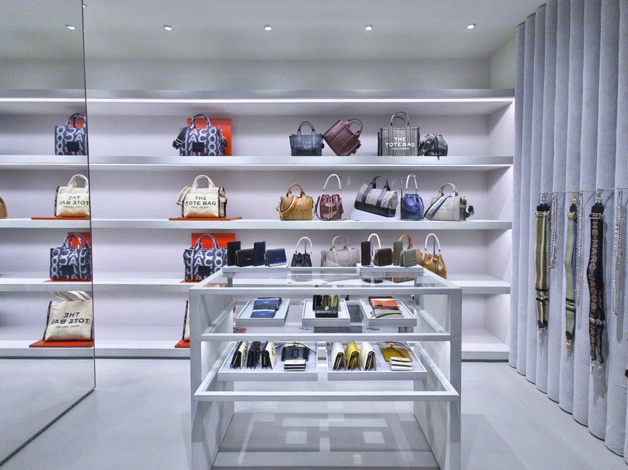 MARC JACOBS(マークジェイコブス) 表参道のバッグなどのアイテム