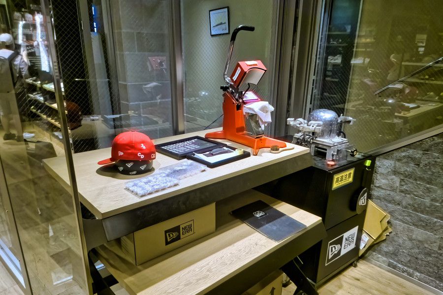 NEW ERA(ニューエラ) 原宿のキャップケアマシンとヒートシーラー