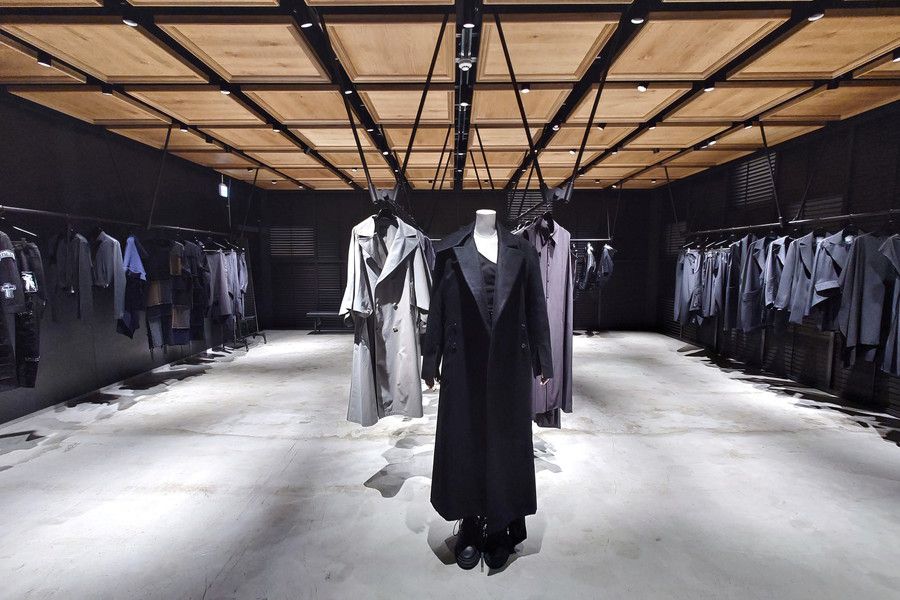Yohji Yamamoto 2(ヨウジヤマモト2) 青山 B1Fの店内の様子