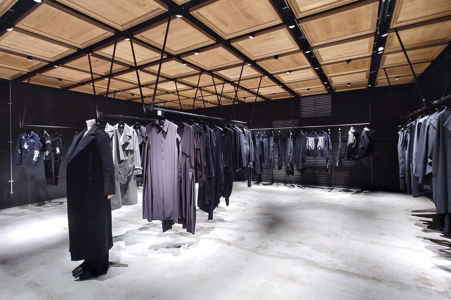 Yohji Yamamoto 2(ヨウジヤマモト2) 青山 B1Fの店内の様子