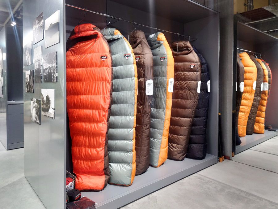 NANGA(ナンガ) 原宿に並ぶシュラフ