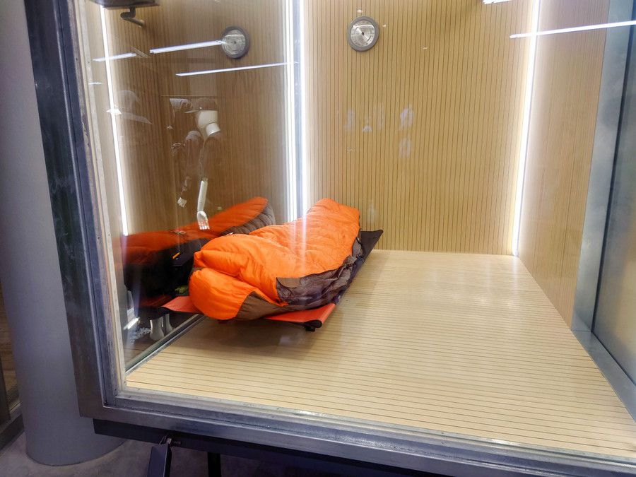 NANGA(ナンガ) 原宿 シュラフの性能を体感できる冷蔵庫